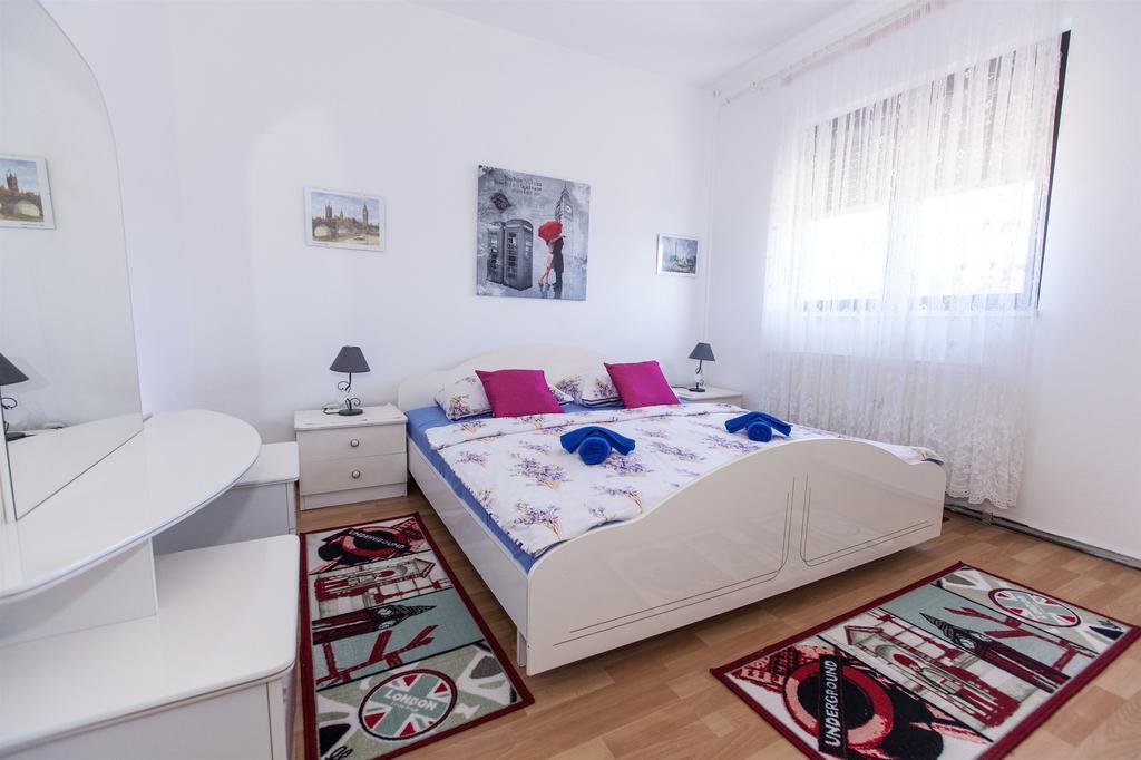 Apartments Vita Novi Vinodolski Room photo